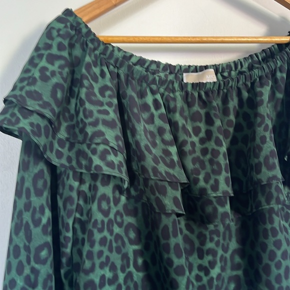 Michael Kors green leopard print off shoulder blouse sz Large - Picture 6 of 10